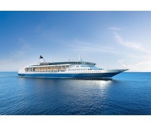 여객선과 바다 배경